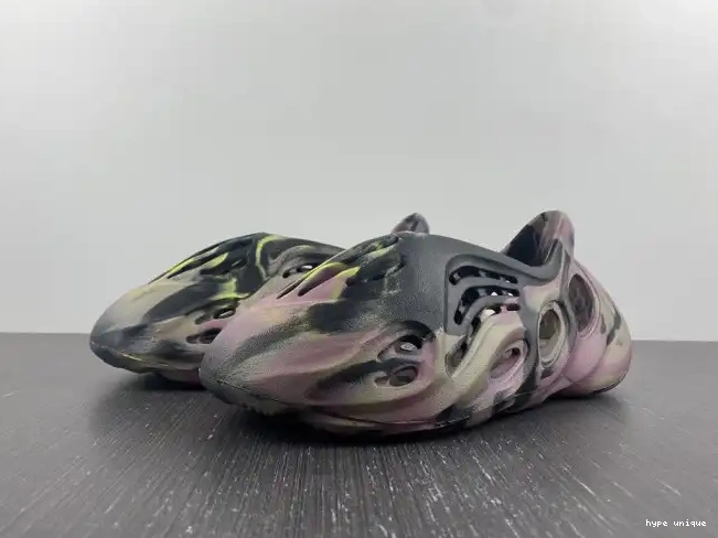 hype Foam MX Yeezy RNR Carbon Adidas IG9562 0620